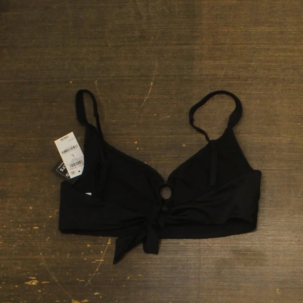 NWT Bar III Womens Resort Solids Keyhole Bikini Top Crossover MBRS24101 Black L